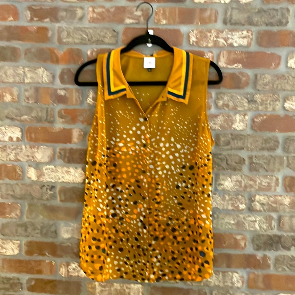 Style & Sophistication come together like PB&J in this Cabi Top….Size L